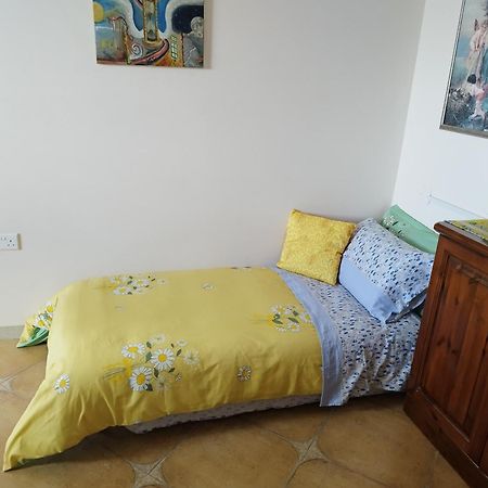 Joseph 2 Stylish Flat With Open Views, Just 4Km From The Airport Or Beach Siggiewi Exterior photo
