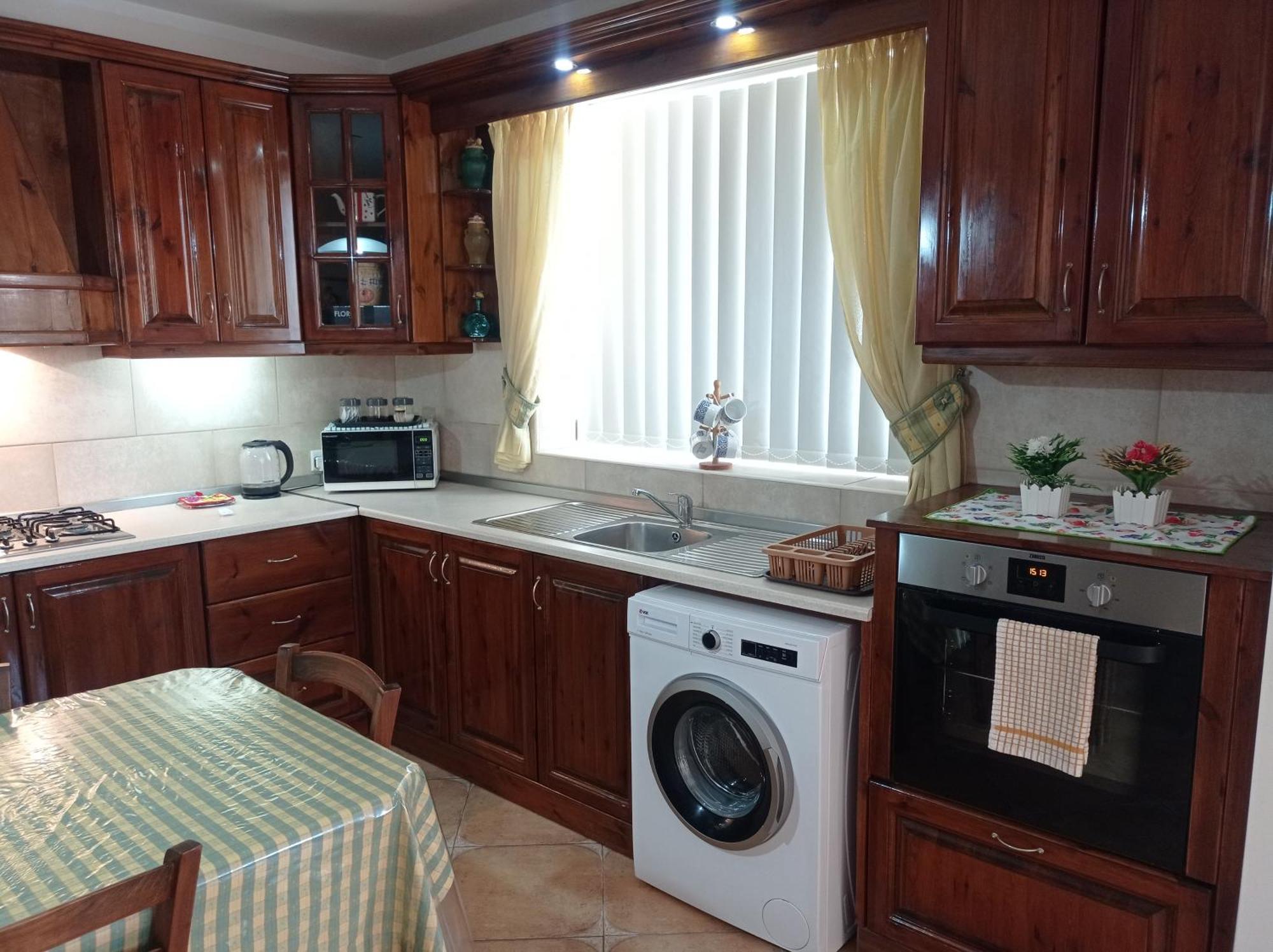 Joseph 2 Stylish Flat With Open Views, Just 4Km From The Airport Or Beach Siggiewi Exterior photo