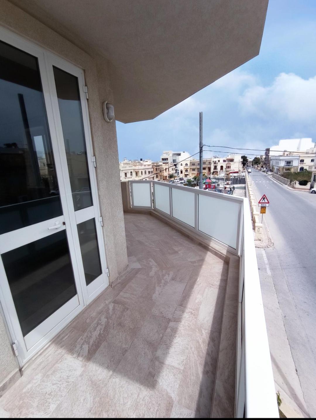 Joseph 2 Stylish Flat With Open Views, Just 4Km From The Airport Or Beach Siggiewi Exterior photo