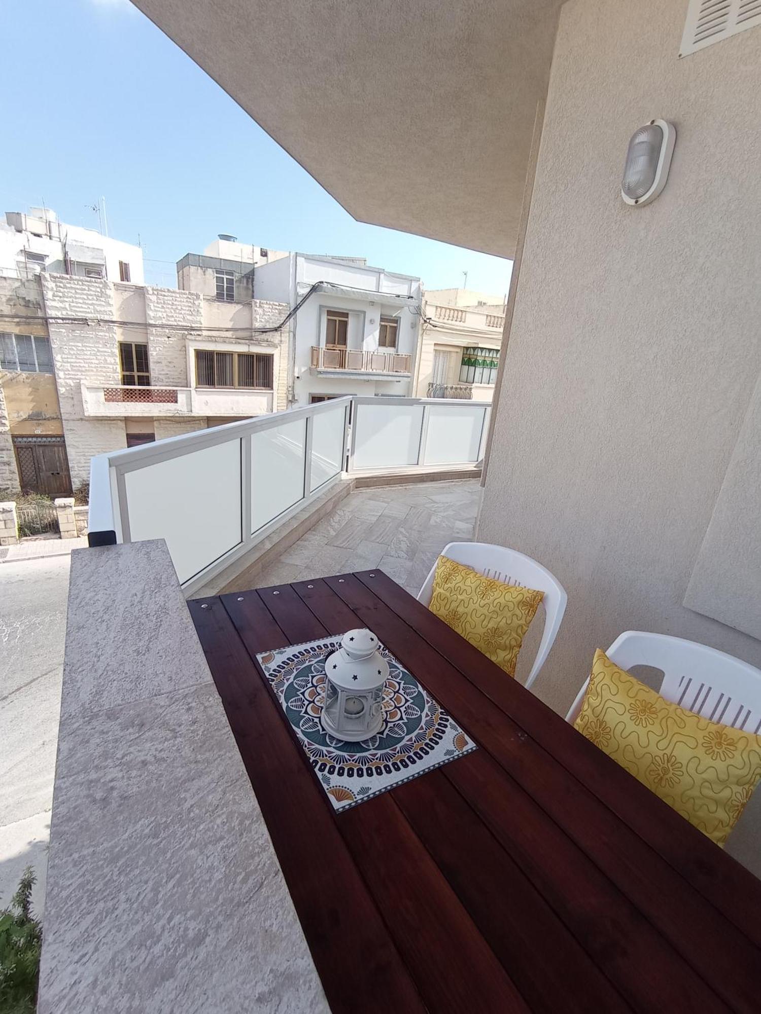 Joseph 2 Stylish Flat With Open Views, Just 4Km From The Airport Or Beach Siggiewi Exterior photo