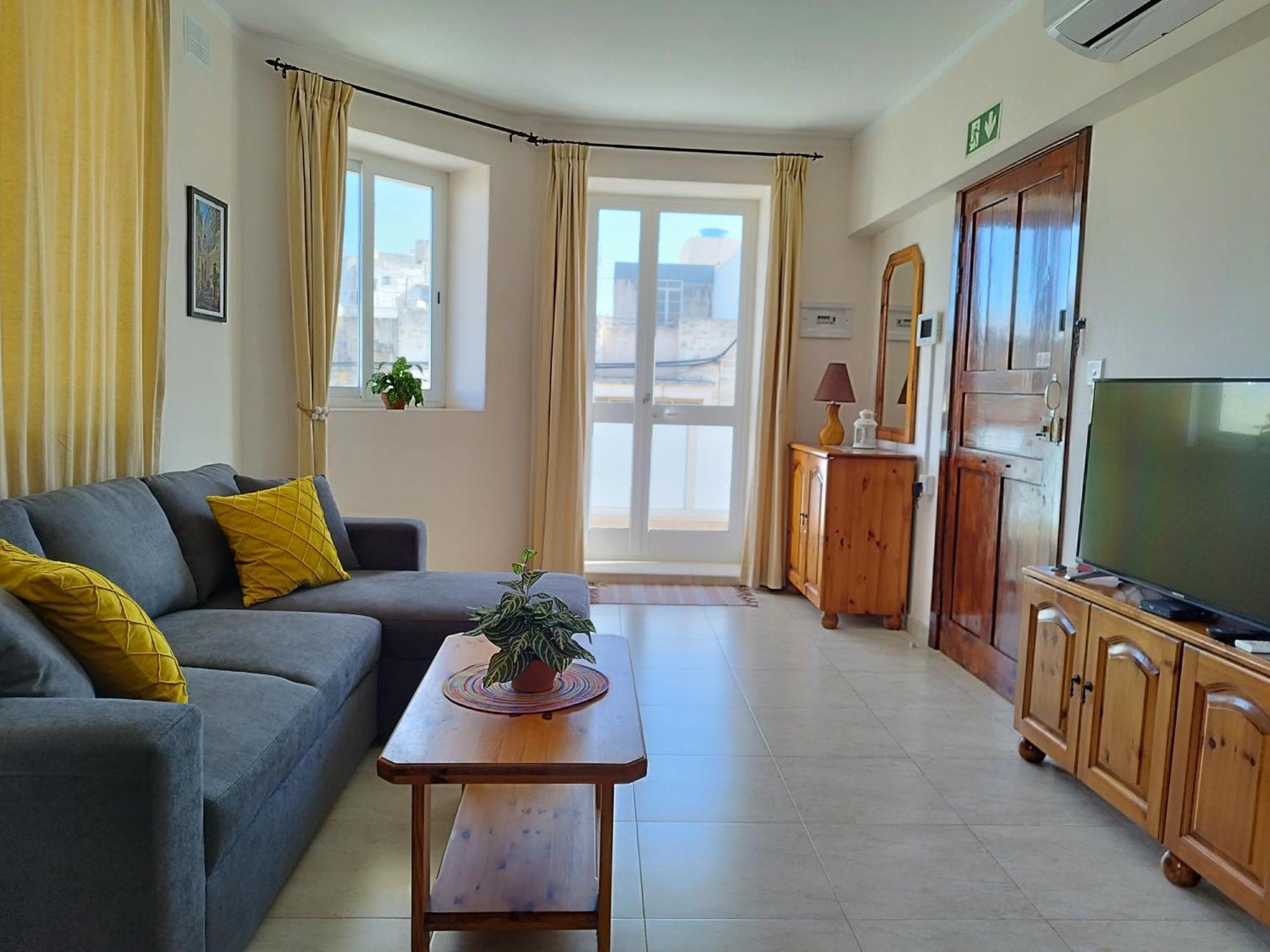 Joseph 2 Stylish Flat With Open Views, Just 4Km From The Airport Or Beach Siggiewi Exterior photo