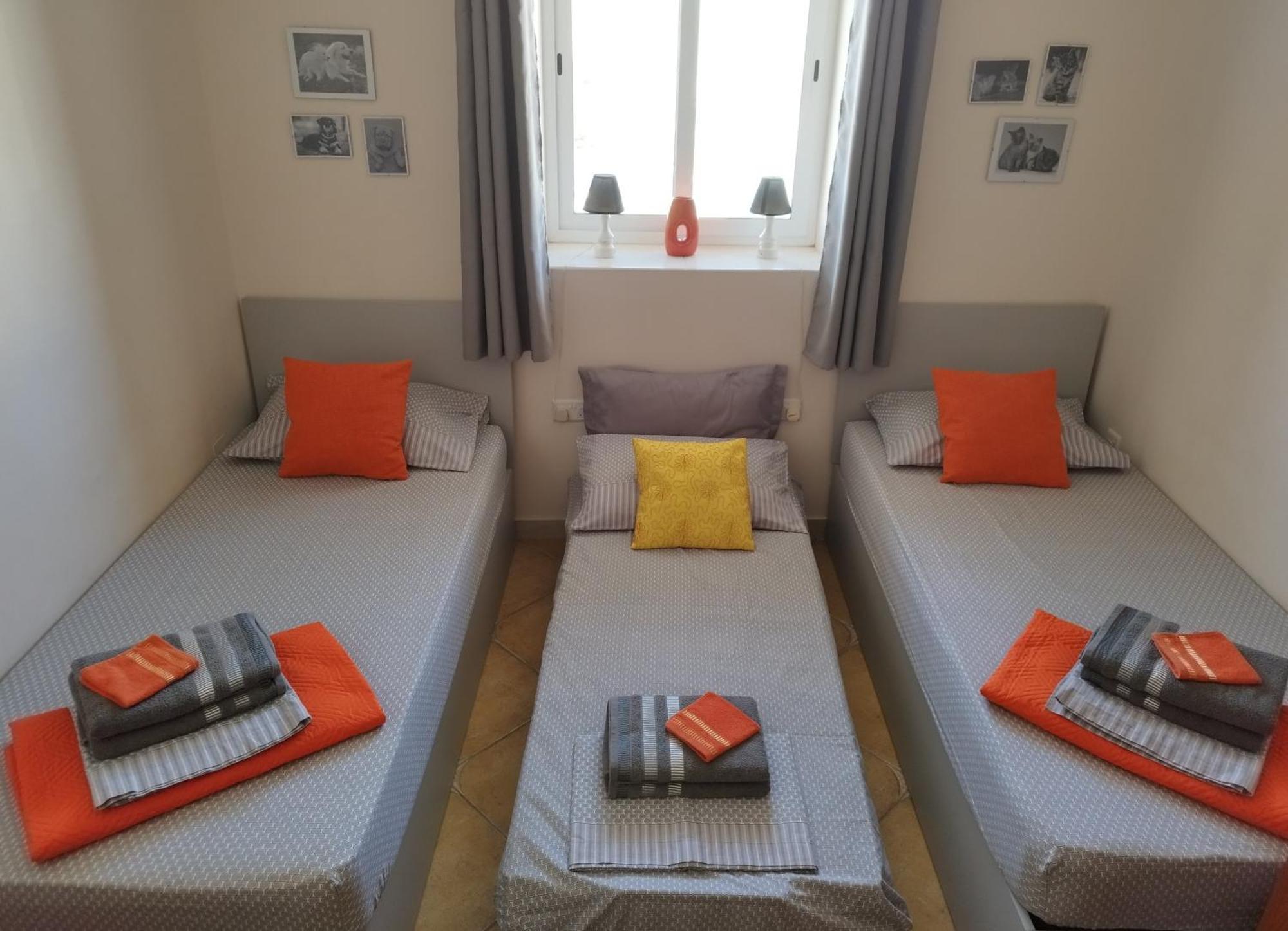 Joseph 2 Stylish Flat With Open Views, Just 4Km From The Airport Or Beach Siggiewi Exterior photo